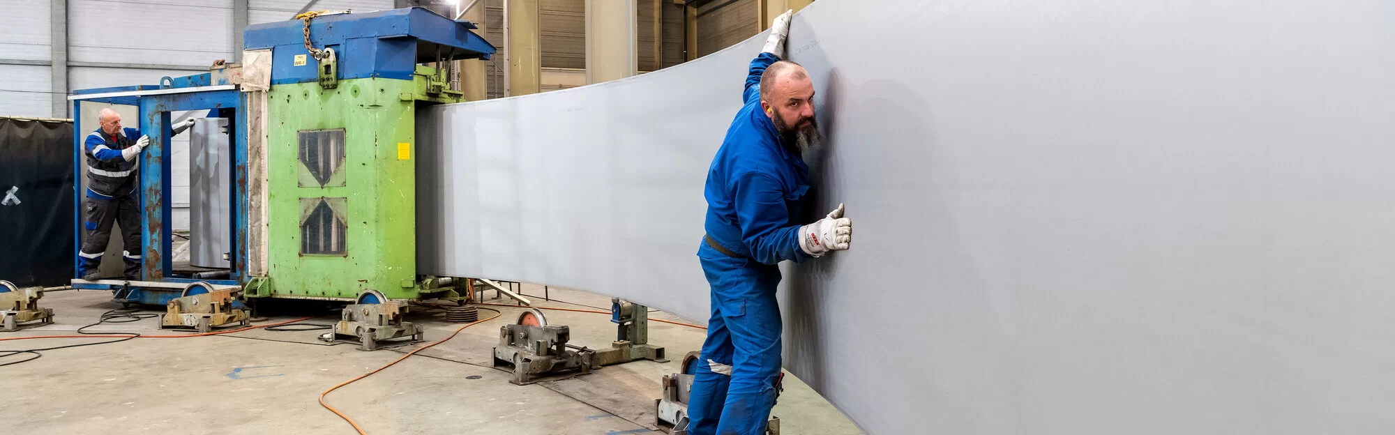 Oostwouder realisiert Lagertanks im Werk und vor Ort.